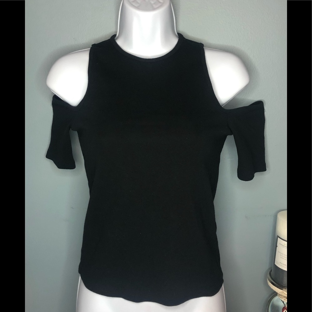 Abercrombie & Fitch cut out shoulder top